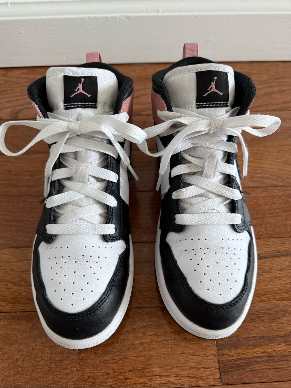 KID’S AIR JORDAN RETRO 1 MID CASUAL SHOES - Picture 10 of 10